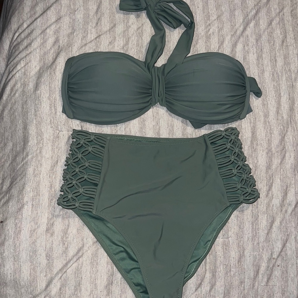 Green bikini 👙